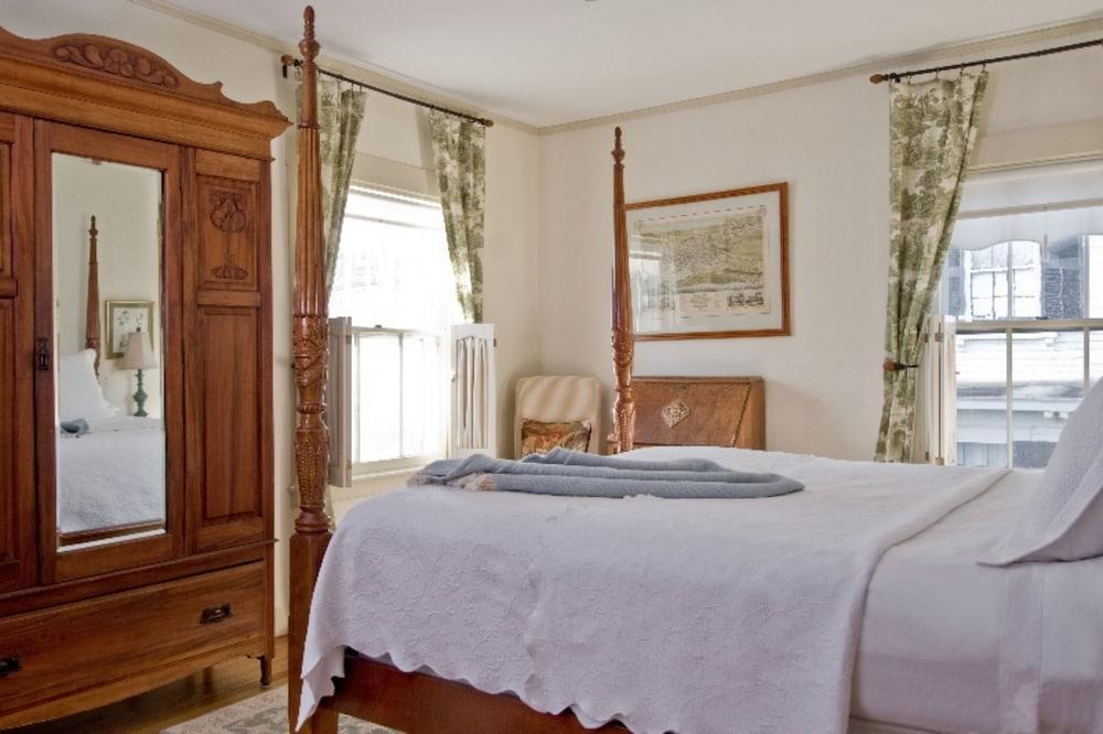 Marshall Slocum Hotel